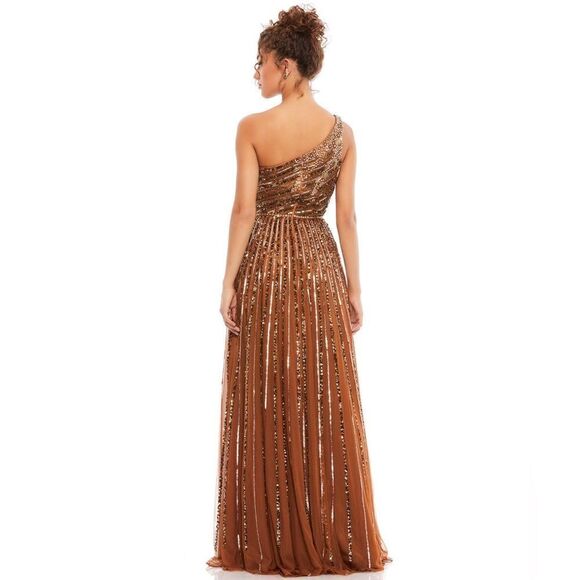 Mac Duggal EMBELLISHED ONE
SHOULDER A-LINE GOWN/ size 4 - Picture 3 of 9